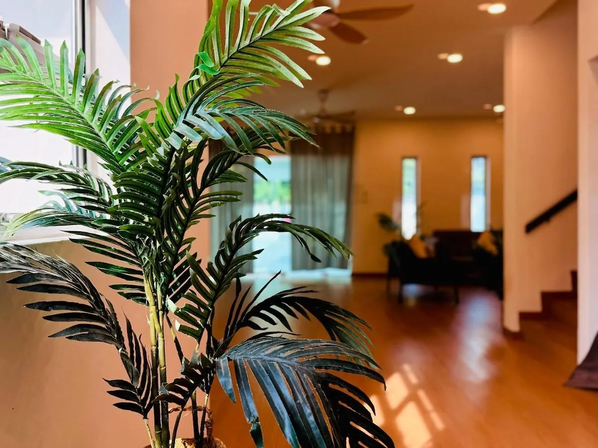 Whitezen Family Homestay 9Room For 20Pax Central Penang Jelutong 0*,  Malásia