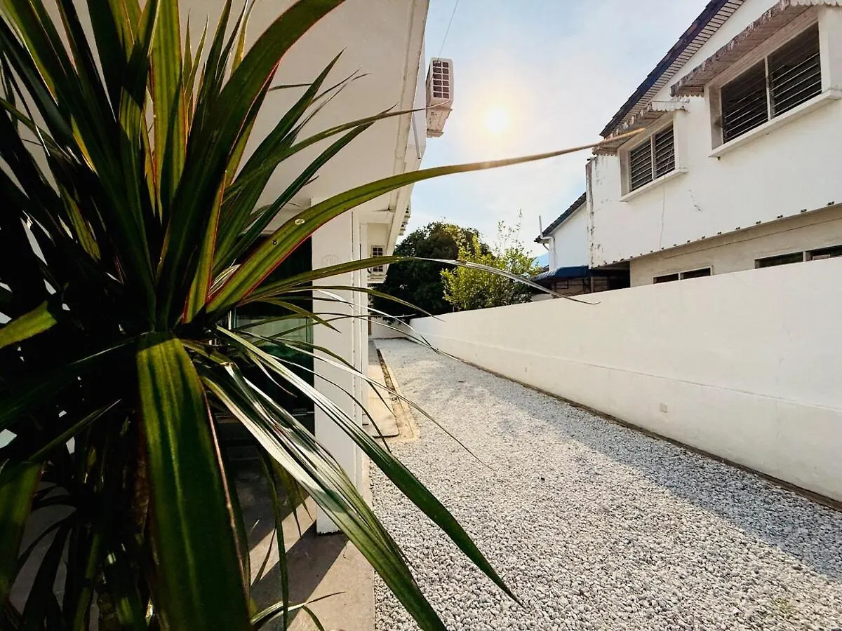 Villa Whitezen Family Homestay 9Room For 20Pax Central Penang Jelutong Malásia