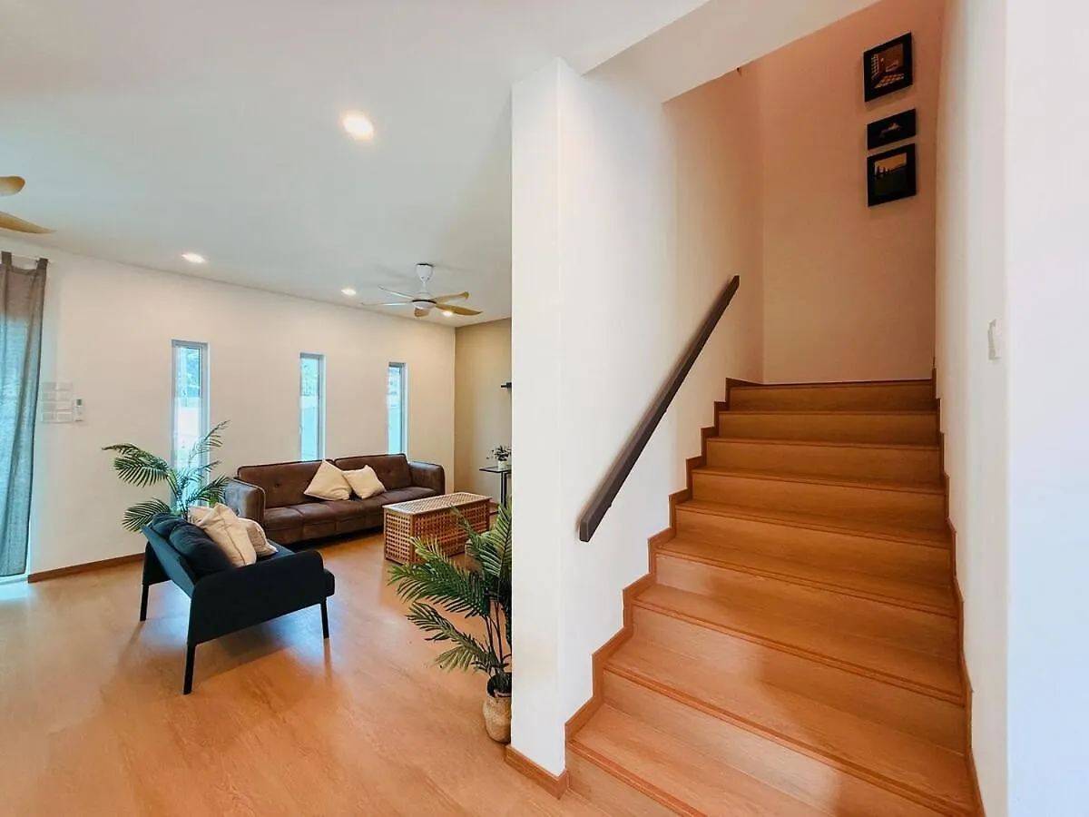 Whitezen Family Homestay 9Room For 20Pax Central Penang Jelutong 0*,  Malásia