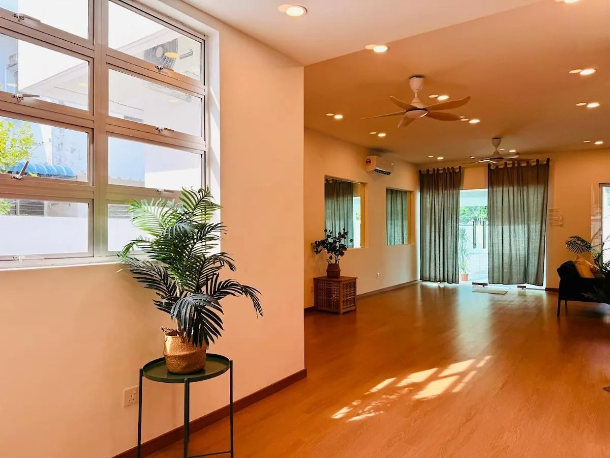 Villa Whitezen Family Homestay 9Room For 20Pax Central Penang Jelutong