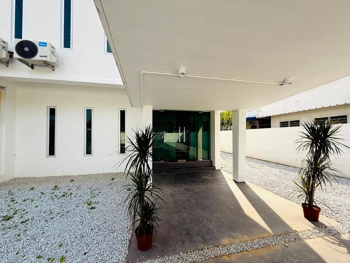 Villa Whitezen Family Homestay 9Room For 20Pax Central Penang Jelutong